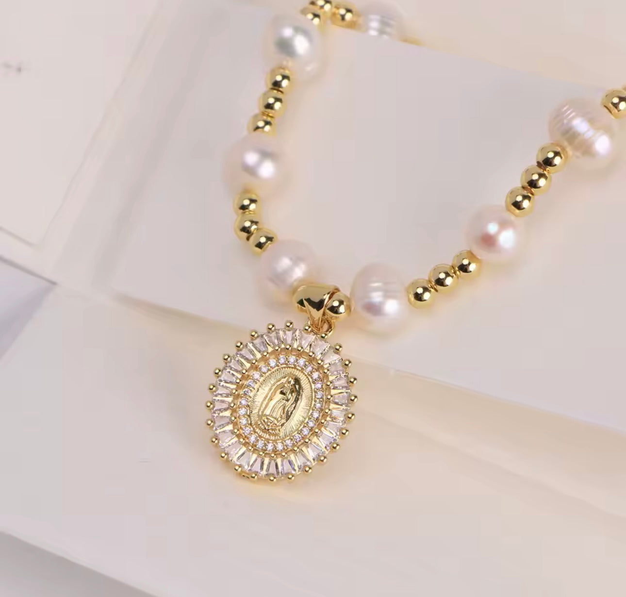 Pulcera perla de río y virgen de Guadalupe